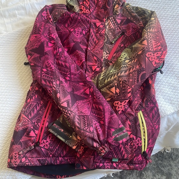 Volcom Fawn insulated snowboarding jacket - size SM - good used condition - Picture 3 of 16